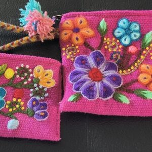 Vibrant Floral Embroidered Clutch. Hand Made In Perú Out of Alpaca 🦙